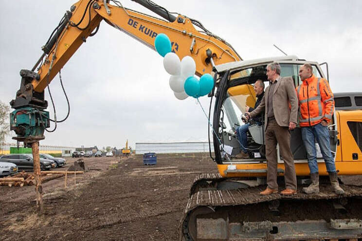 HilverdaFlorist slaat eerste paal voor nieuwbouw 