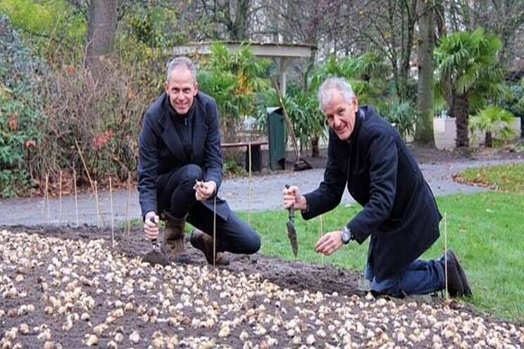 Hobaho plant bollen in eigen tuin op Keukenhof